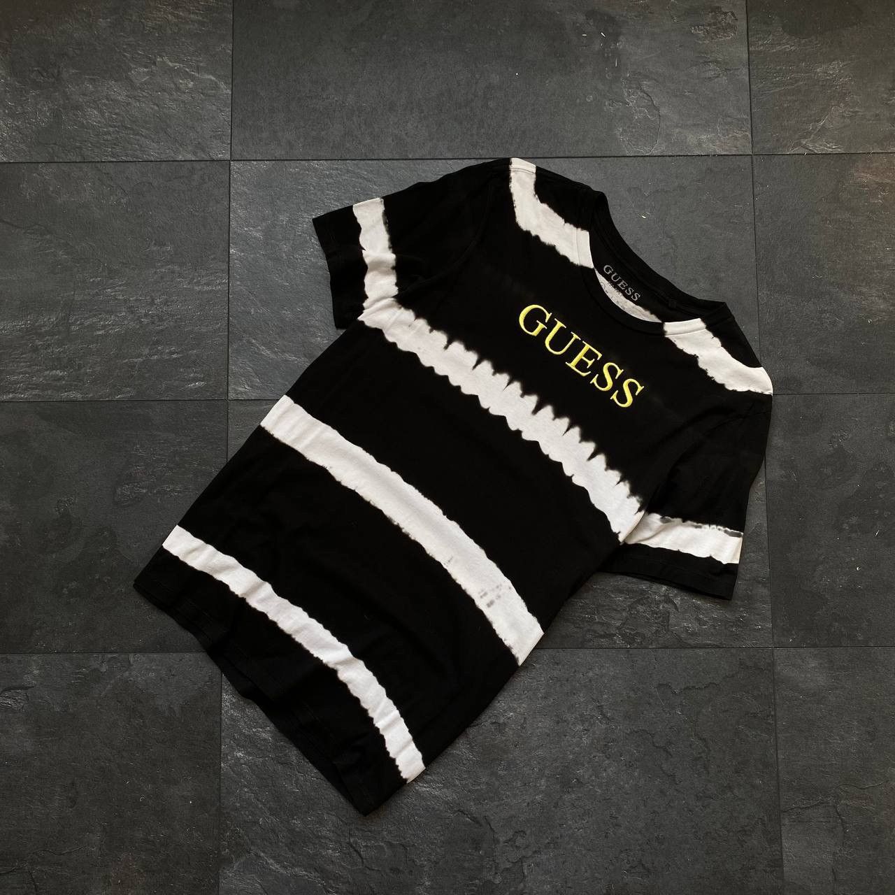 Vintage Vintage big logo guess tee shirt Size US S / EU 44-46 / 1 - 1 Thumbnail