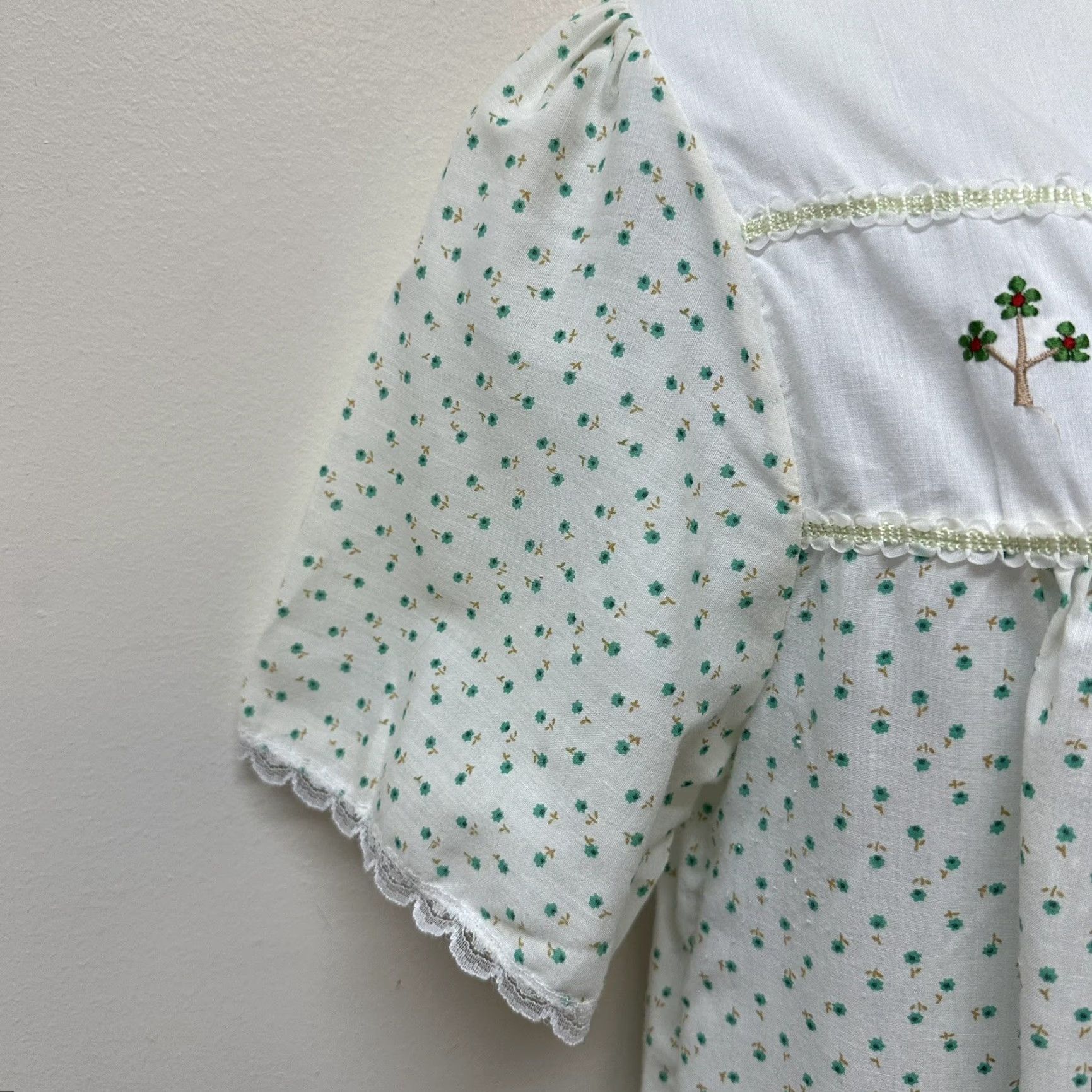 Vintage VINTAGE Dainty Floral Cotton House Dress Nightgown Button Front Embroidered M Leslies Shirt/ Dress? Size M / US 6-8 / IT 42-44 - 4 Thumbnail