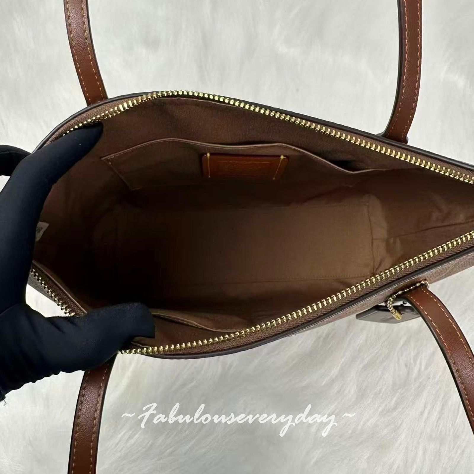 Coach COACH Fiona Zip Tote Signature Canvas CBT18 Gold/Tan/Brown Size ONE SIZE - 6 Thumbnail