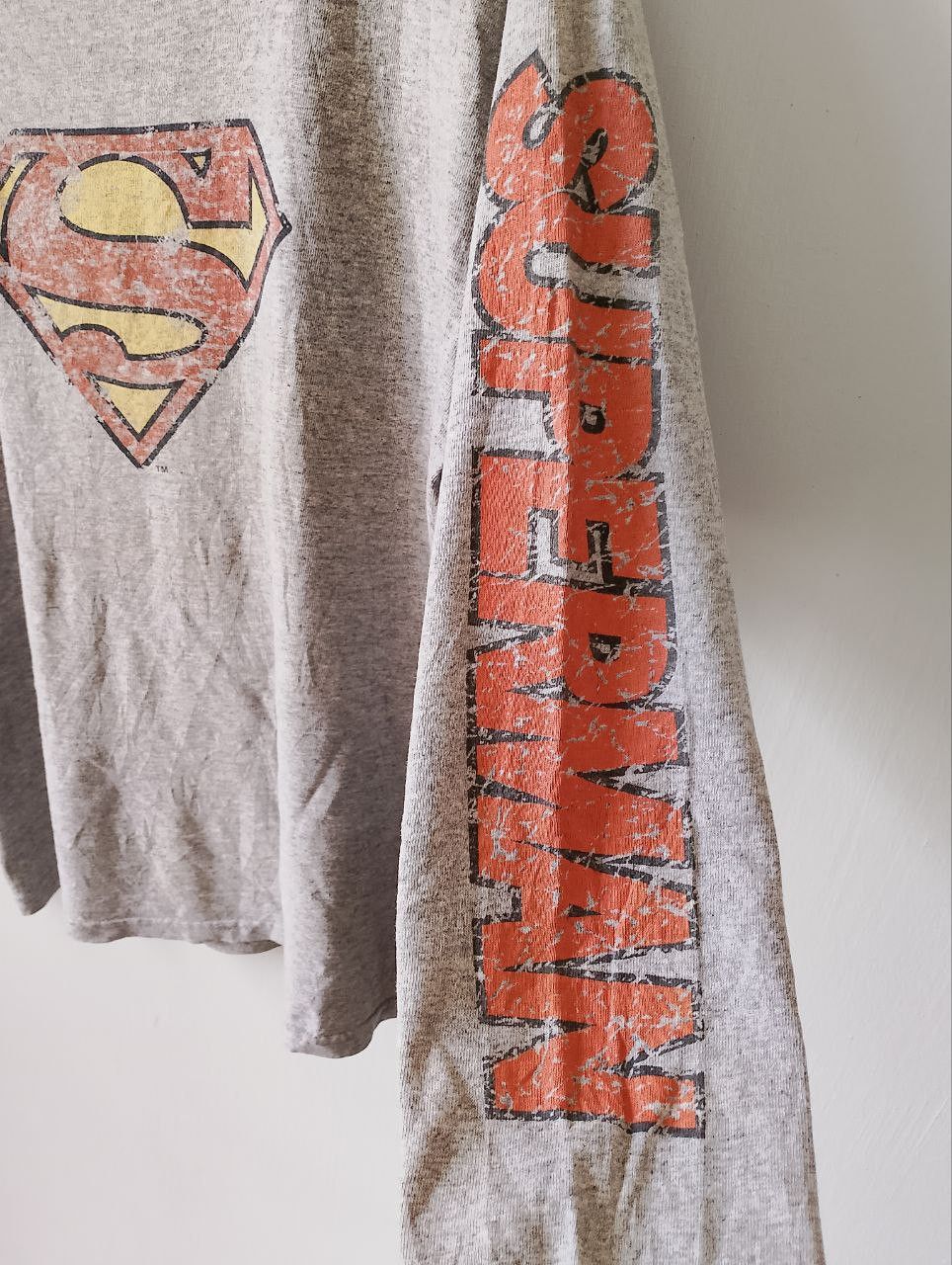 DC Comics Vintage SUPERMAN Ripped Shredded Logo Spellout l/s Tee Size US M / EU 48-50 / 2 - 6 Thumbnail
