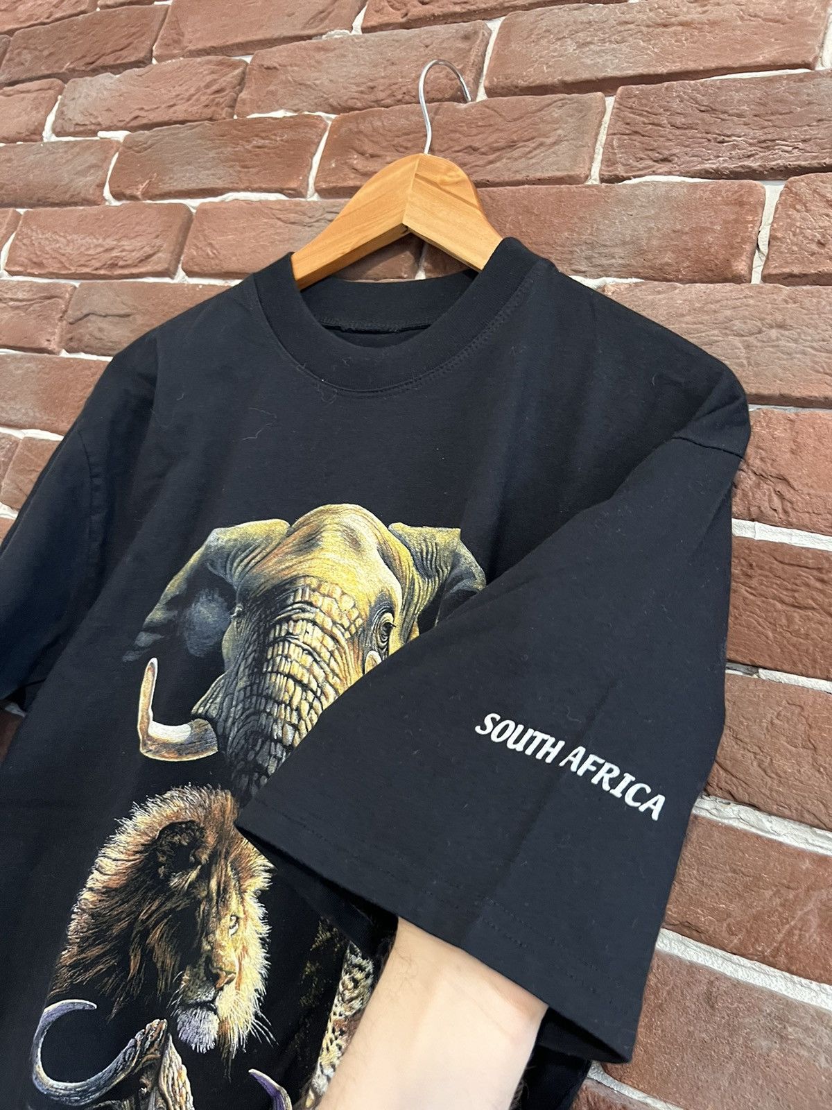 Vintage Vintage 90s T Shirt South Africa Graphic Animal Size L HYPE Size US L / EU 52-54 / 3 - 4 Thumbnail