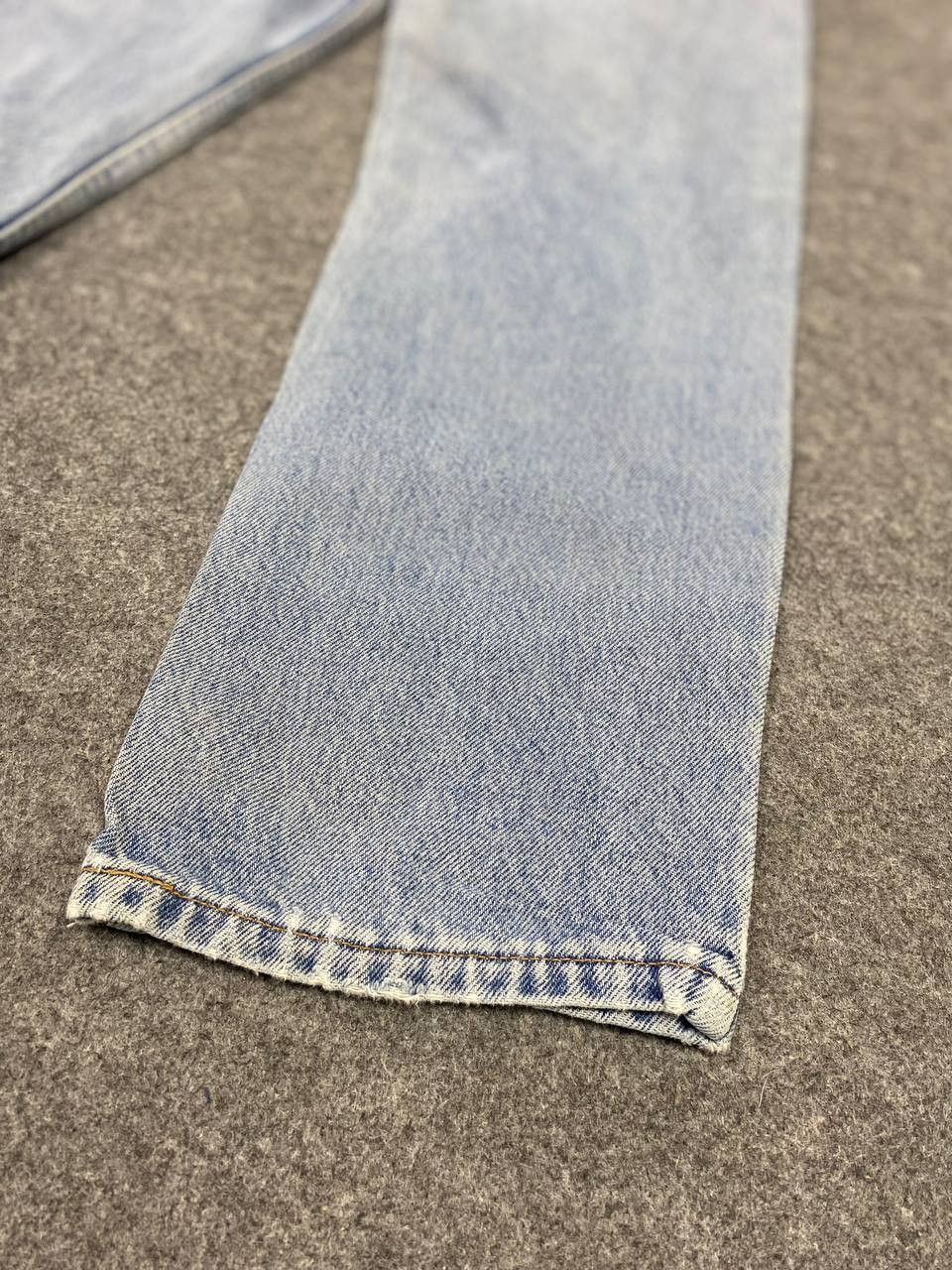 Levi's vintage levis 550 relaxed fit lightwash denim Size US 27 - 7 Thumbnail