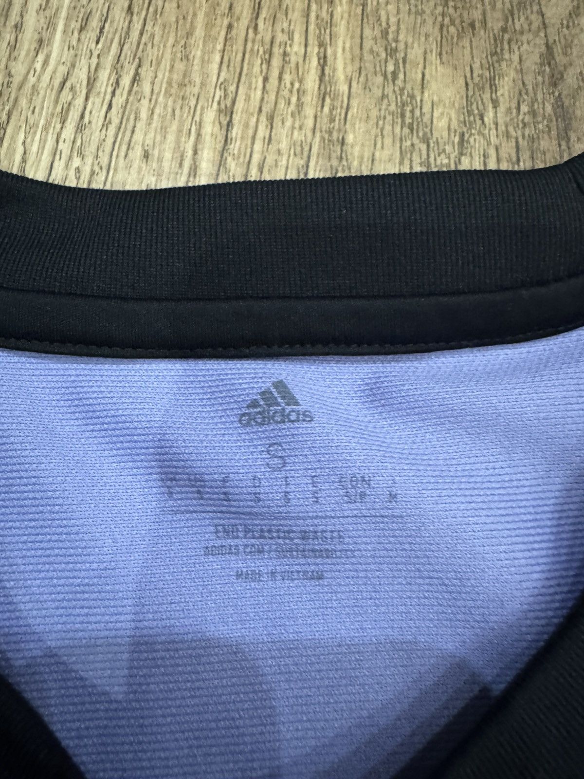 Adidas REAL MADRID 2022/2023 FOOTBALL JERSEY ADIDAS SIZE S H18489 Size US S / EU 44-46 / 1 - 7 Thumbnail
