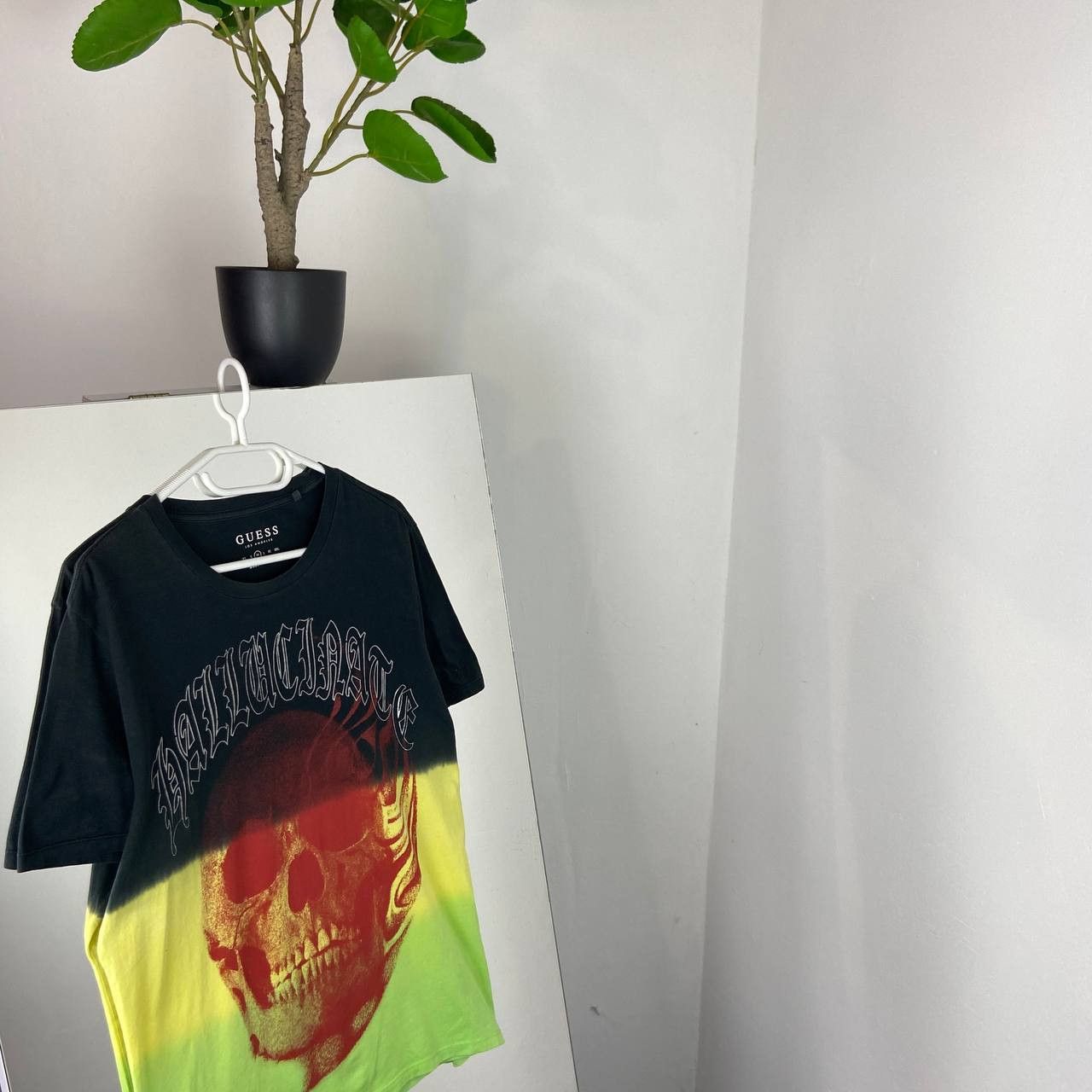 Guess Guess Vintage Big Logo Very Rare Skull T-Shirt Size US M / EU 48-50 / 2 - 1 Thumbnail