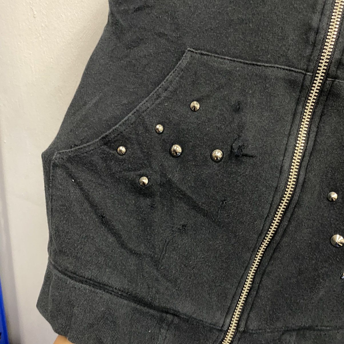 Japanese Brand Vintage Punk Gothic Studded Black Sleeveless Zip Hoodie Vest Size US S / EU 44-46 / 1 - 5 Thumbnail