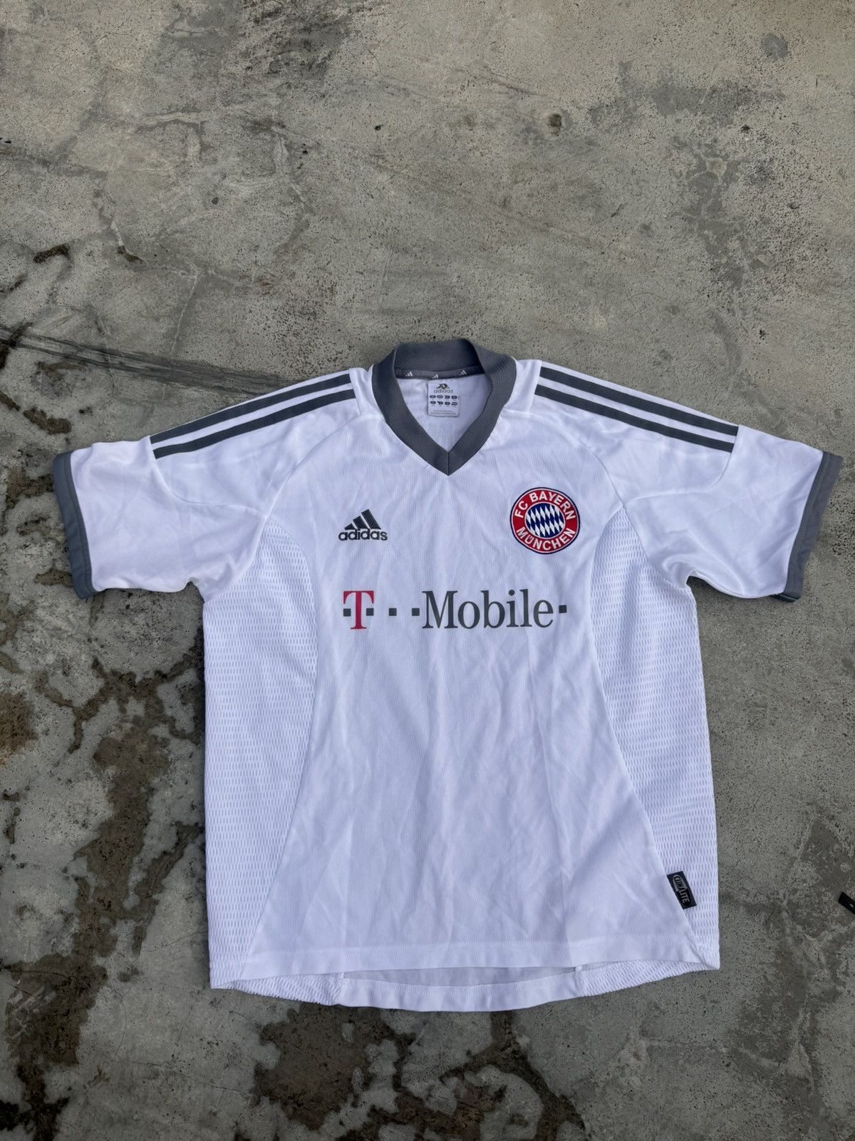 Vintage Ze Roberto Bayern Munich 2003 away kit Size US L / EU 52-54 / 3 - 1 Thumbnail