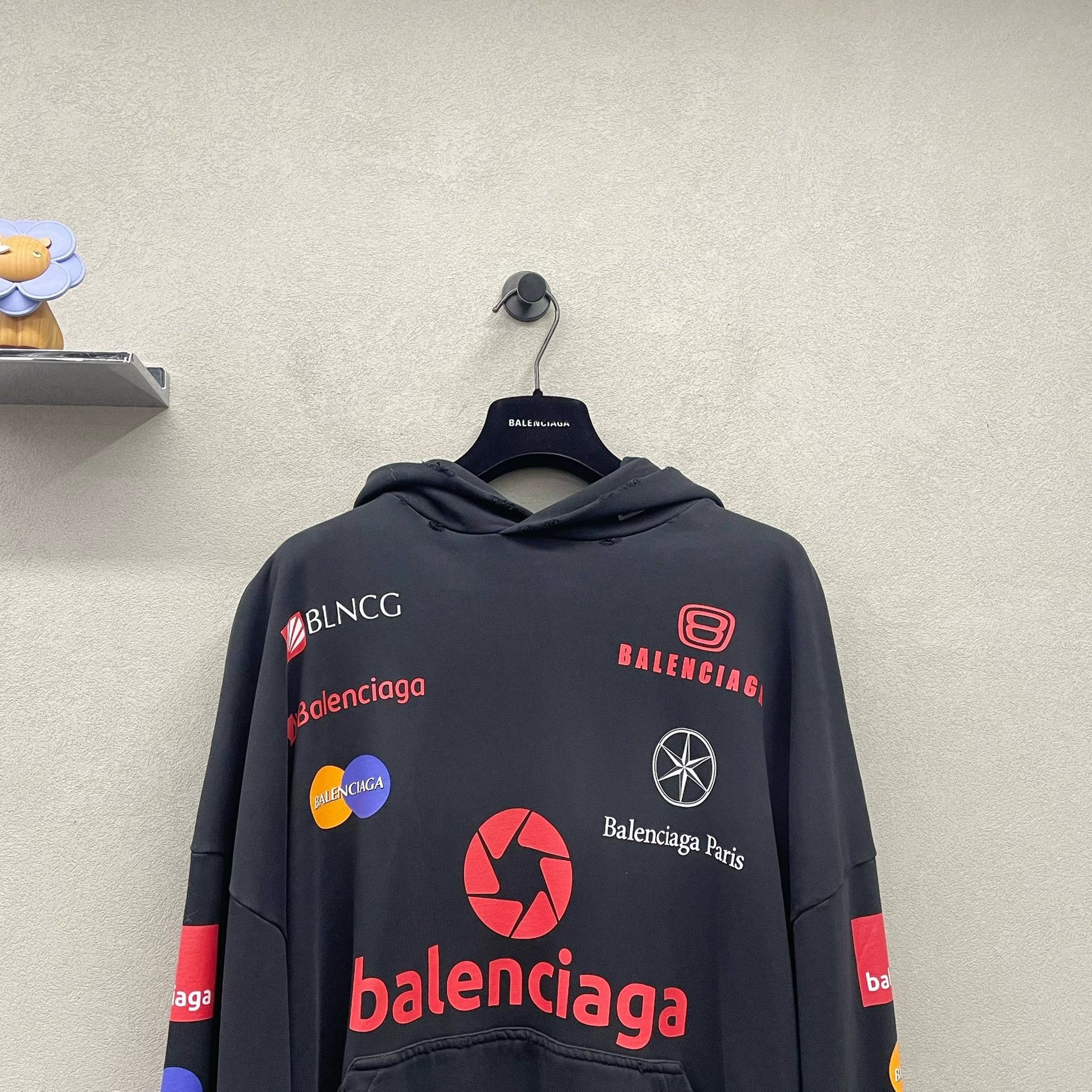 Balenciaga balenciaga fw23 logo print hoodie in black Size US L / EU 52-54 / 3 - 4 Thumbnail