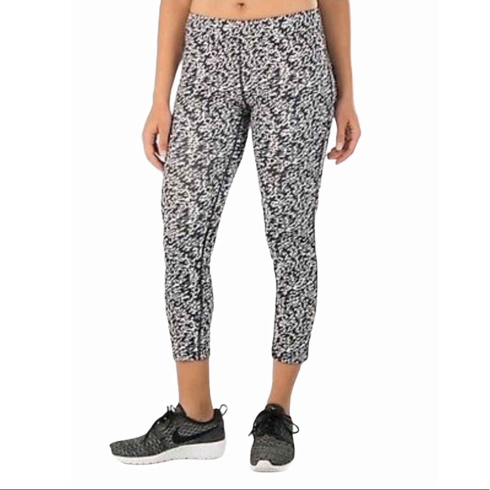 Nike Nike Dri Fit Essential Pronto Cropped Leggings Sz S Size 27" / US 4 / IT 40 - 1 Thumbnail