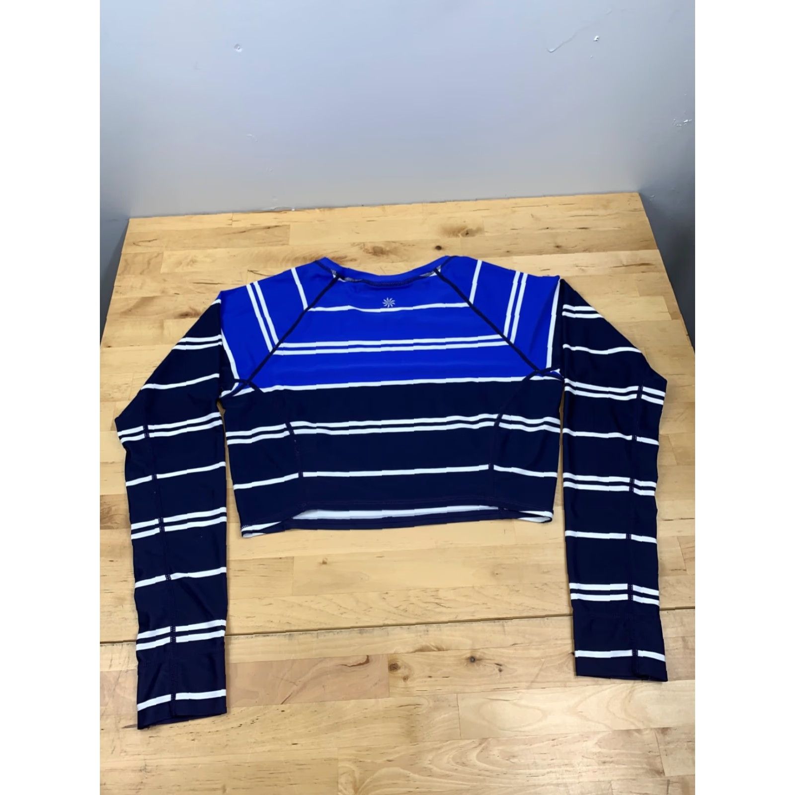 Athleta Athleta Cropped T-Shirt Long Sleeve Top M Blue Womens Activewear Modern Crop Long Sleeve Top Size M / US 6-8 / IT 42-44 - 2 Thumbnail