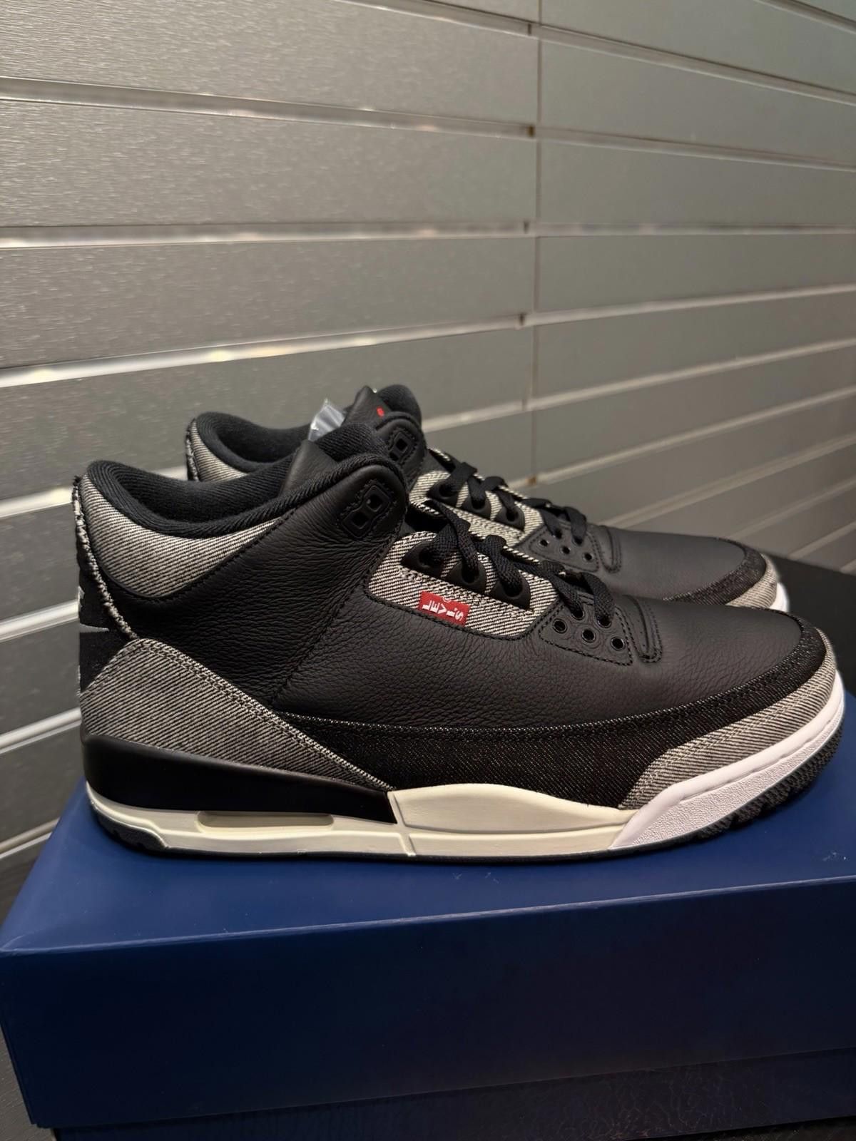 Jordan Brand Nike Air Jordan 3 Retro Levi’s Black IR0914-400 Men’s (12) Size US 12 / EU 45 - 3 Thumbnail