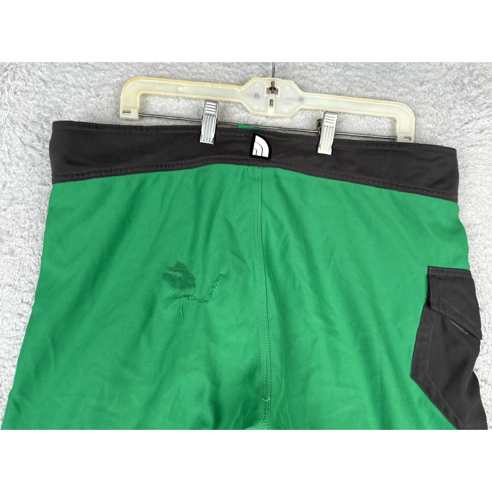 The North Face The North Face Board Shorts Mens 34 Green Colorblock Swim Trunks Pockets READ ME Size US 34 / EU 50 - 2 Thumbnail