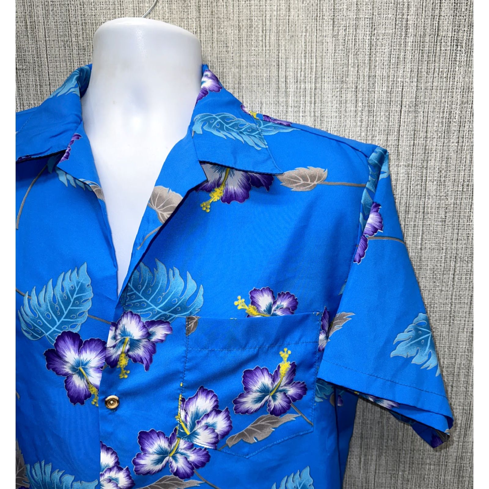 Vintage Maui-Nui Shirt Hawaiian Floral Blue/Purple Regular L Mens Button-Up Collared Short Sleeve Polyester USA Made Size US L / EU 52-54 / 3 - 2 Thumbnail