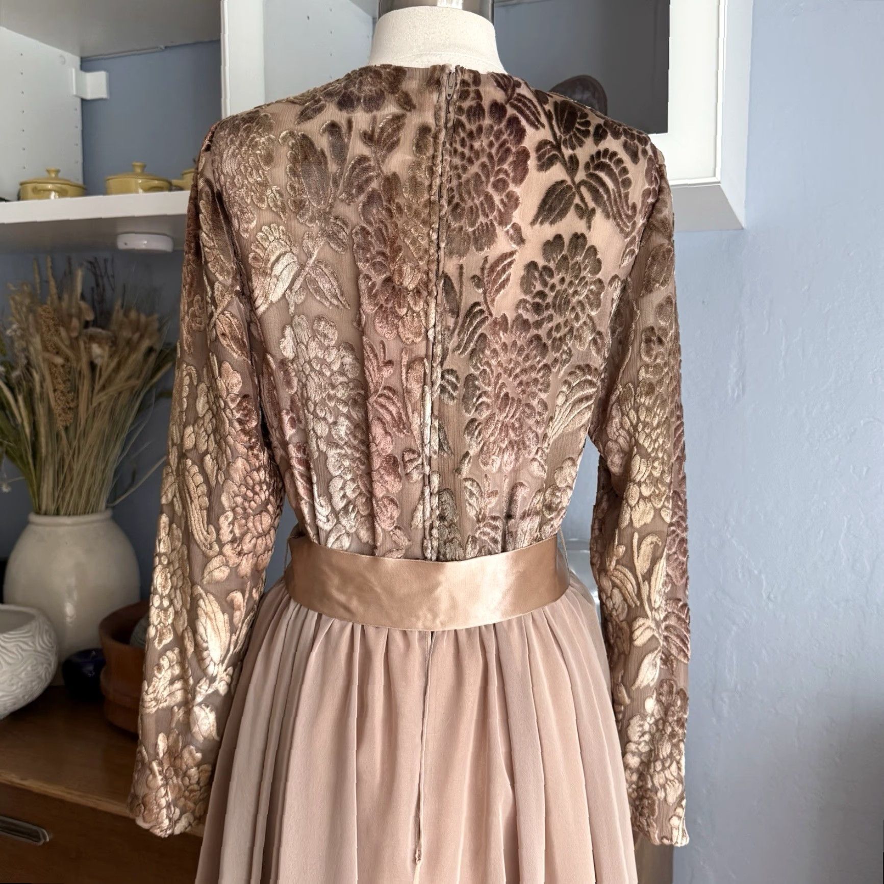 Velvet VINTAGE Harold Levine Boutique Dress Floral Velvet Silk Chiffon Cocktail 70s S Champagne Bohemian Tea Dress Womens Size S / US 4 / IT 40 - 6 Thumbnail