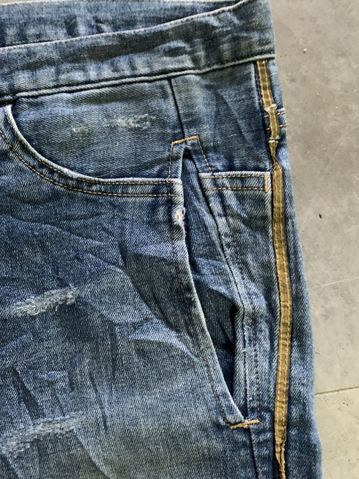 Maison MIHARA YASUHIRO MIHARAYASUHIRO skinny distressed with side goldish line Size US 33 - 11 Thumbnail