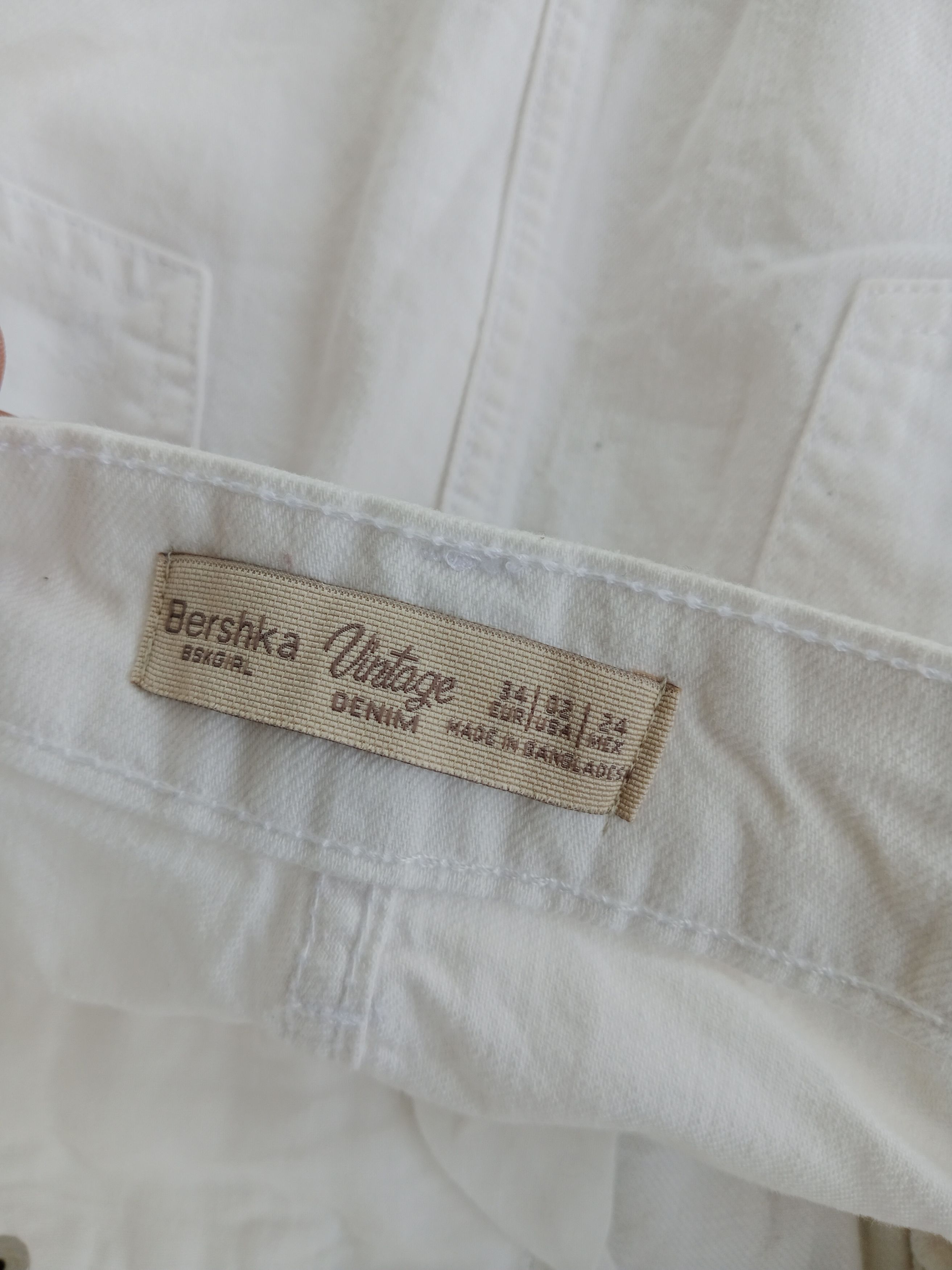Bershka BERSHKA Distressed Style Mini Skirt White Colour Size 28" / US 6 / IT 42 - 8 Thumbnail
