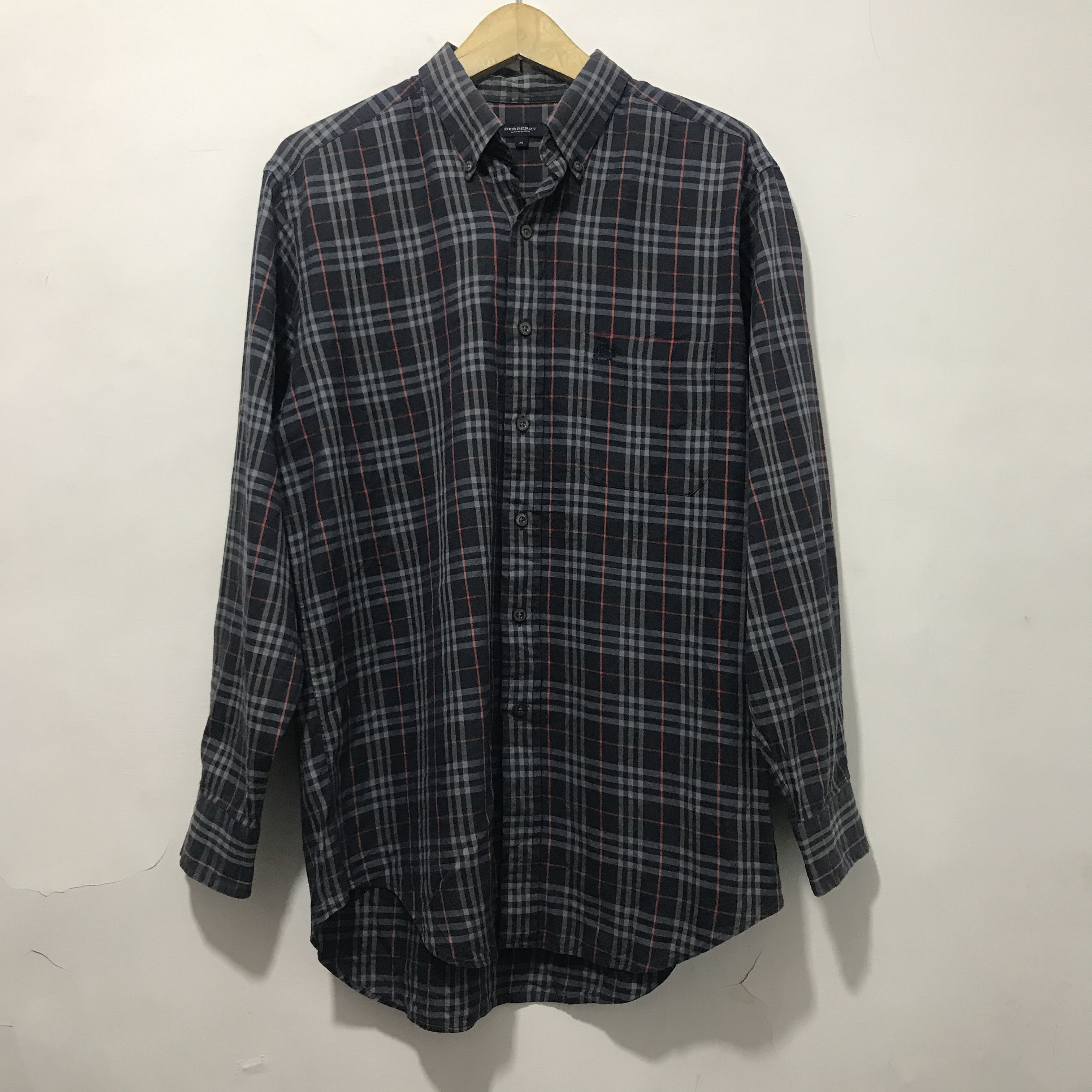 Burberry VINTAGE BURBERRY LONDON DARK NAVY NOVA CHECK BUTTON UP SHIRT Size US M / EU 48-50 / 2 - 1 Thumbnail