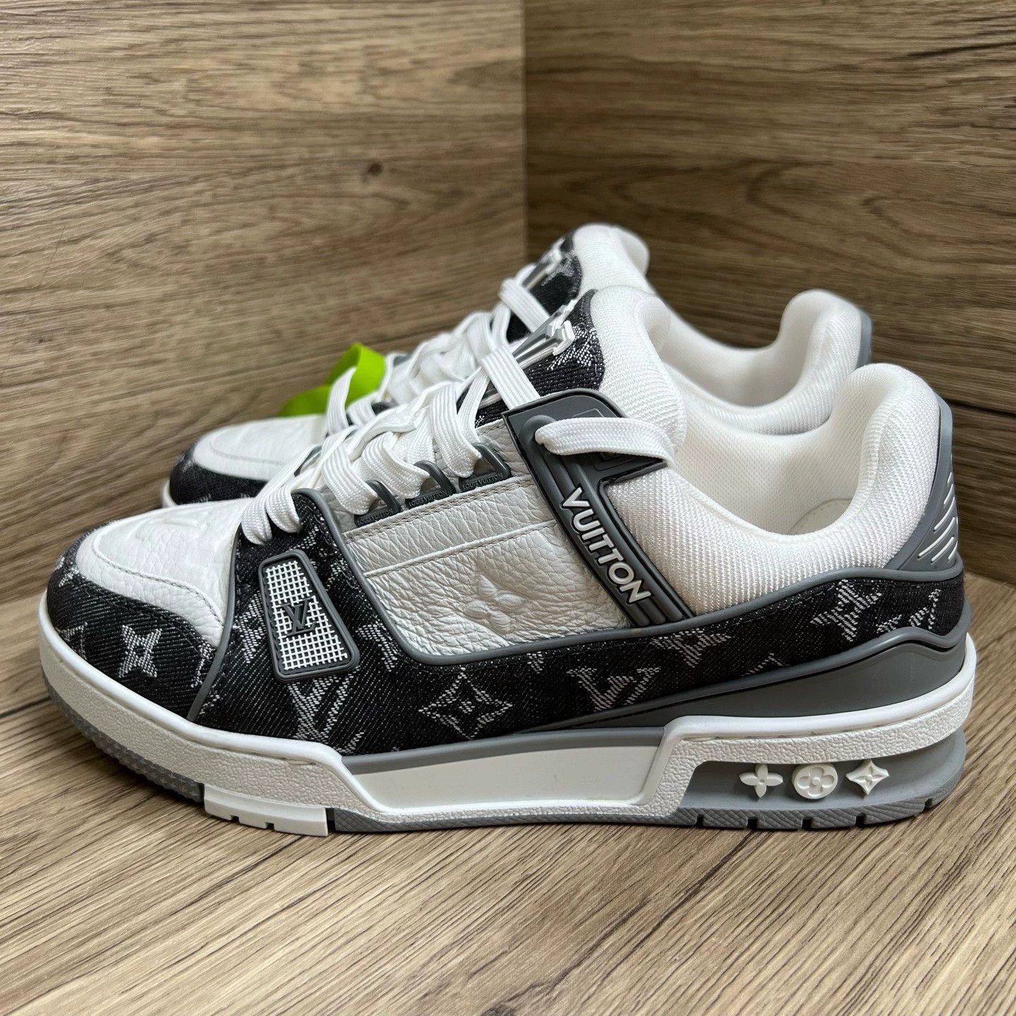 Louis Vuitton Louis Vuitton Trainer grey and white denim sneakers Size US 8 / IT 38 - 3 Thumbnail