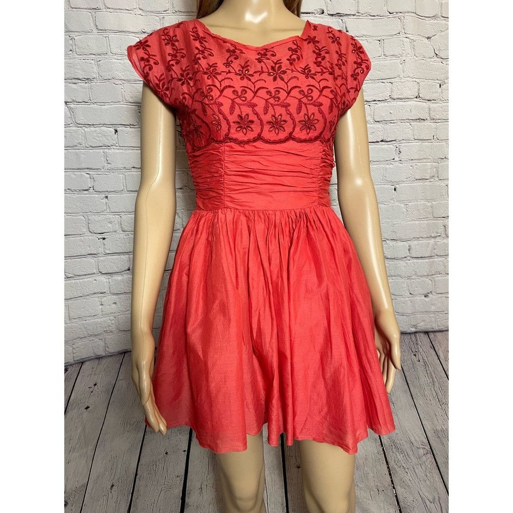 Free People Free People Rose Garden Eyelet Embroidered Red Poppy Dress Size XS / US 0-2 / IT 36-38 - 9 Thumbnail
