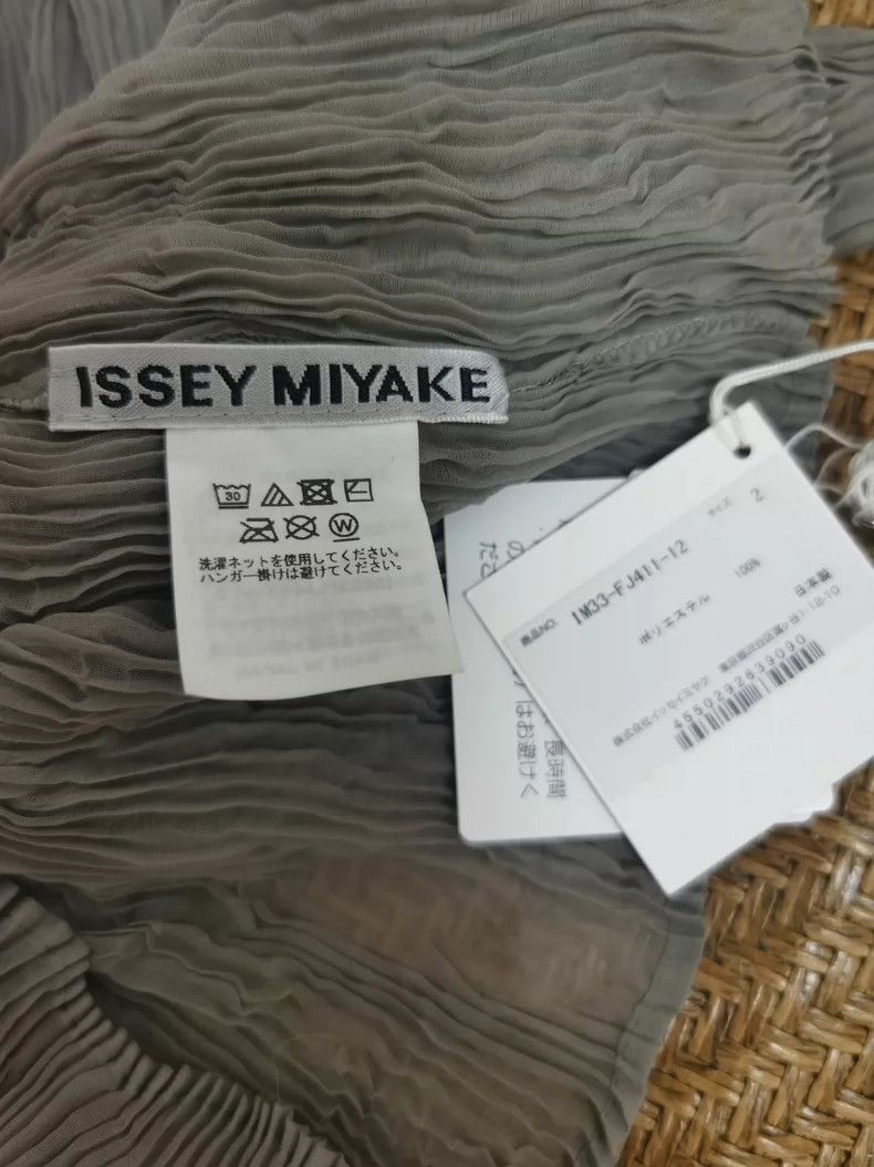 Issey Miyake Issey Miyake size:2 Grey willow-striped pleated high-necke Size XS / US 0-2 / IT 36-38 - 3 Thumbnail