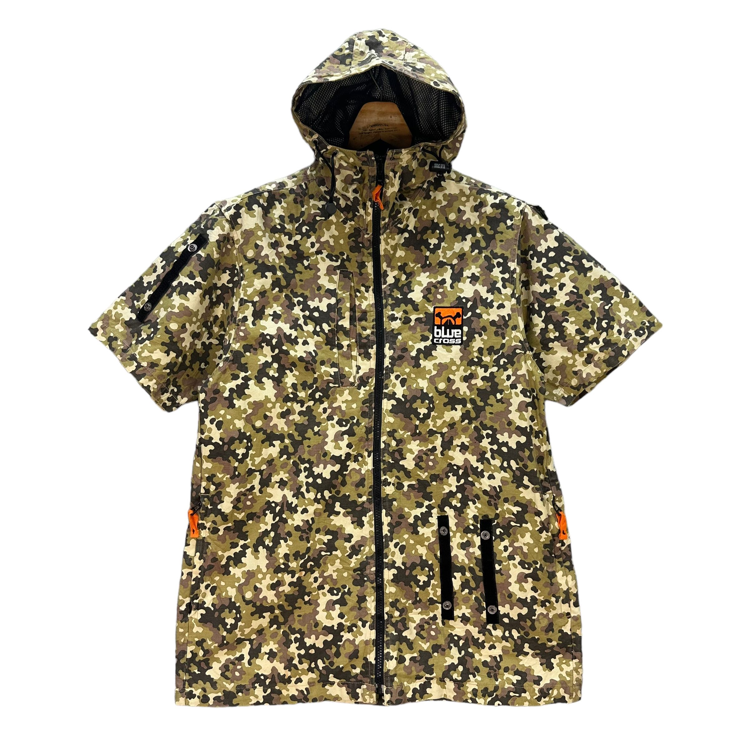 Japanese Brand BLUE CROSS DIGITAL CAMO SHORT SLEEVE ZIPPER HOODIE #8605-017 Size US L / EU 52-54 / 3 - 1 Thumbnail