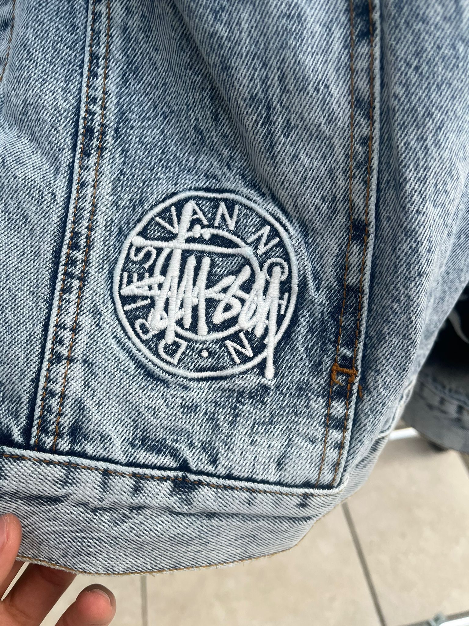 Dries Van Noten × Stussy Q.2 / Stencil Denim Jacket in Light Blue Size US XL / EU 56 / 4 - 3 Thumbnail