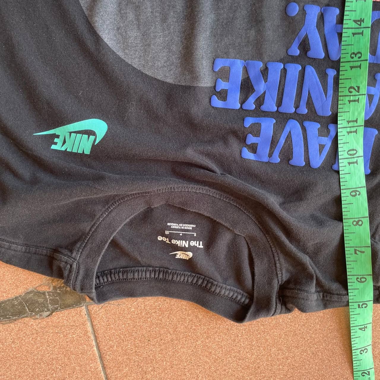 Nike ⭐️SALE⭐️ [S] NIKE SPORTWEAR TSHIRT GRAPHIC RUN SPORT Size US S / EU 44-46 / 1 - 5 Thumbnail