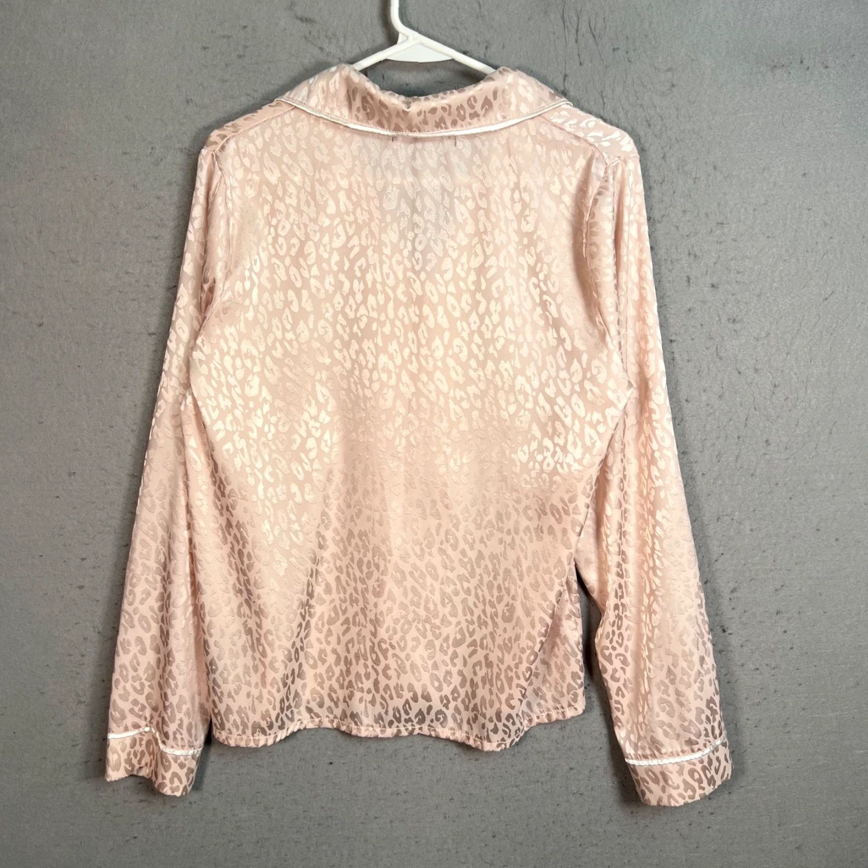 Bcbgmaxazria BCBGMAXAZRIA Womens Size Small Pink Leopard Satin Button-Up Pajama Top Size S / US 4 / IT 40 - 2 Thumbnail