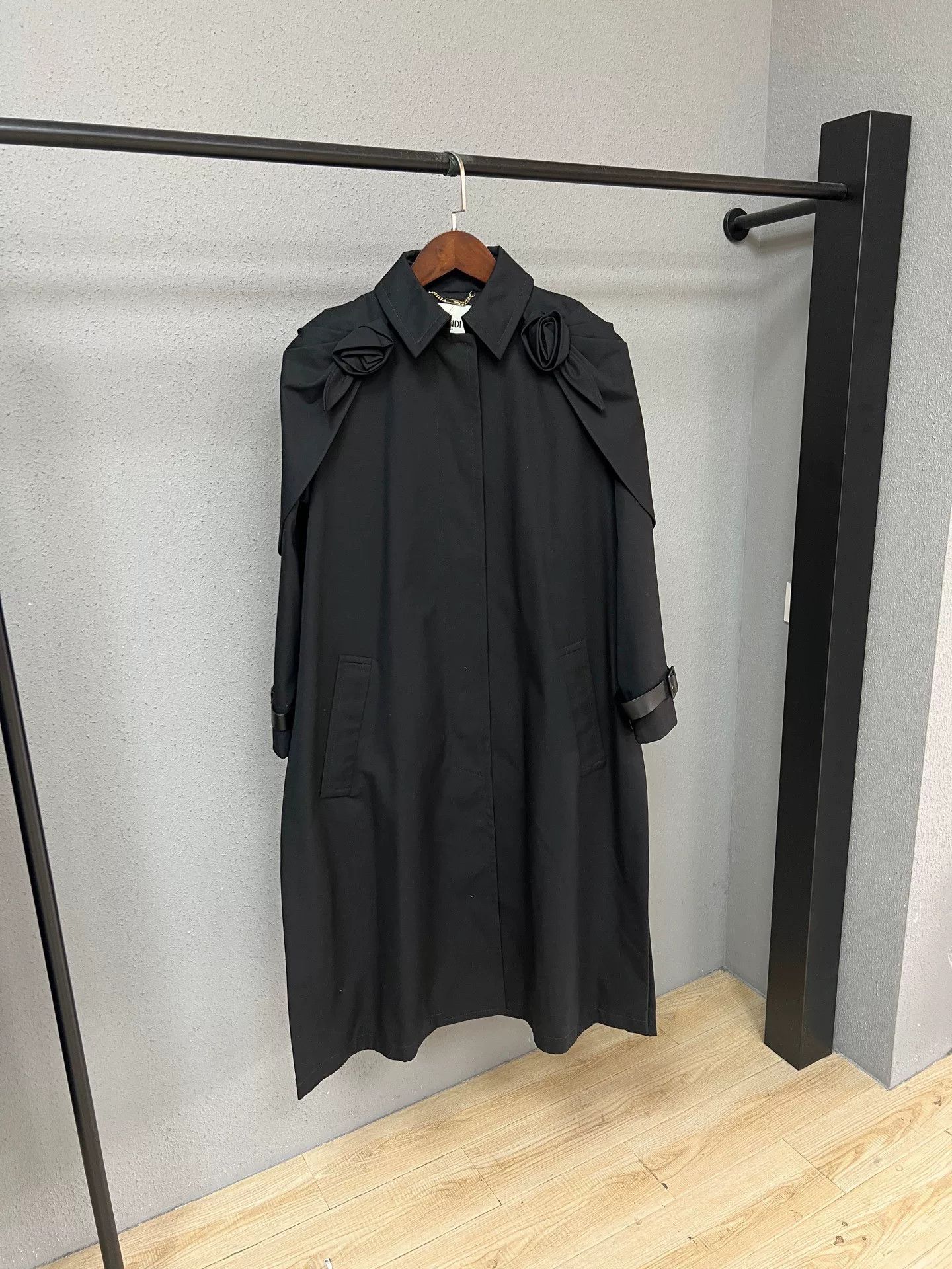 Fendi Fendi Black Rose Cape Coat Size S / US 4 / IT 40 - 1 Thumbnail