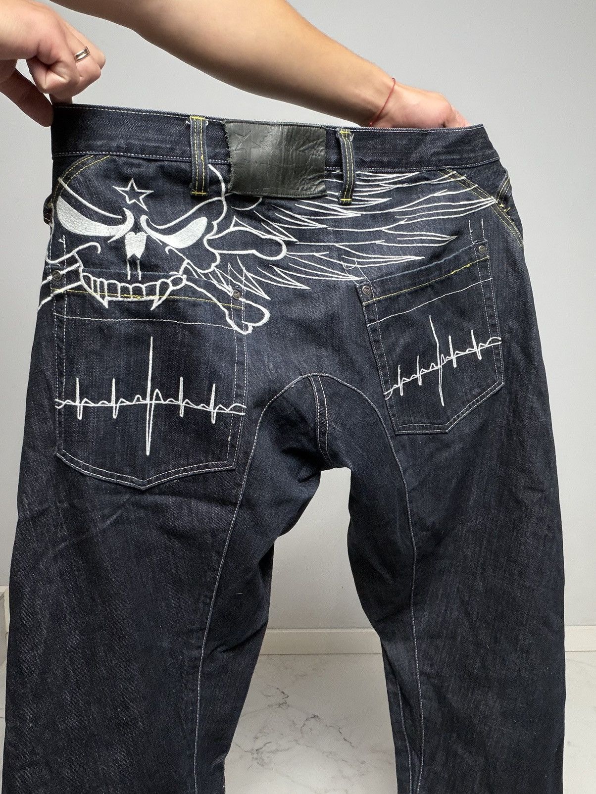 Vintage Wax Action Jeans La Famiglia Hammer PrintLogo Y2k Streetwear Size US 36 / EU 52 - 13 Thumbnail