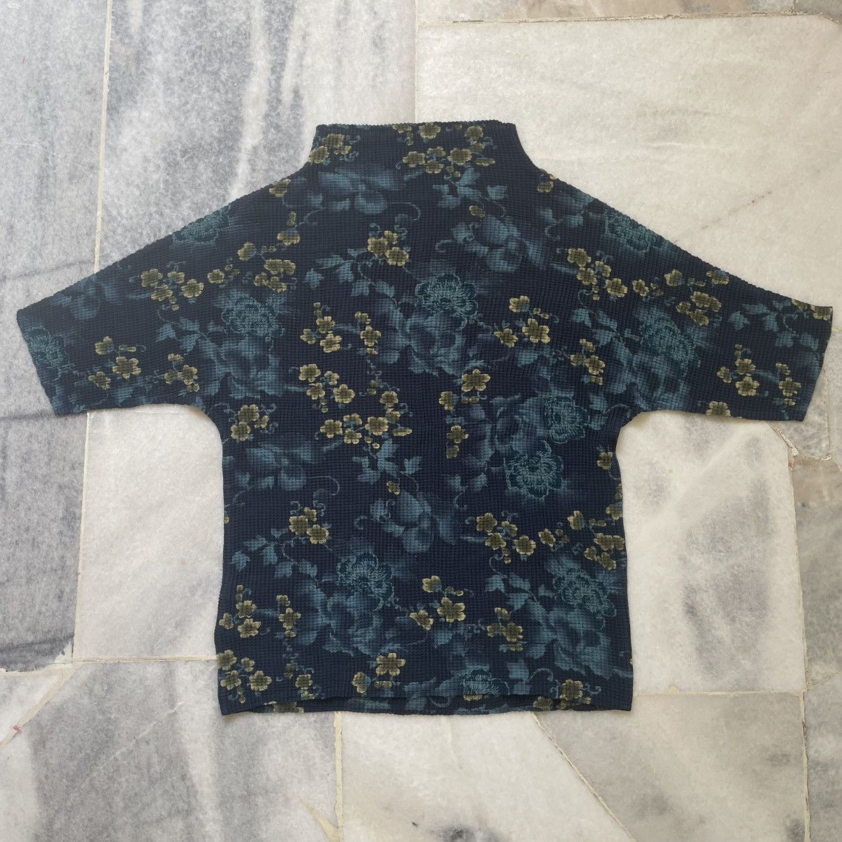 Japanese Brand Vintage Christian Aujard Pleated Tee Shirt Size US M / EU 48-50 / 2 - 1 Thumbnail
