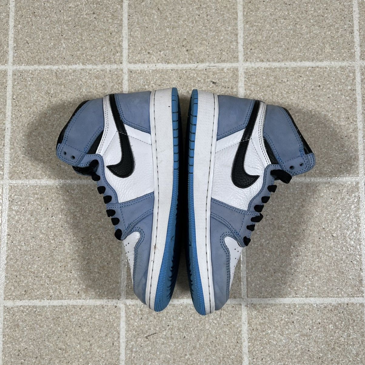 Jordan Brand Jordan Air Jordan 1 Retro High OG University Blue 575441-134 Size US 6.5 / IT 36.5 - 8 Thumbnail