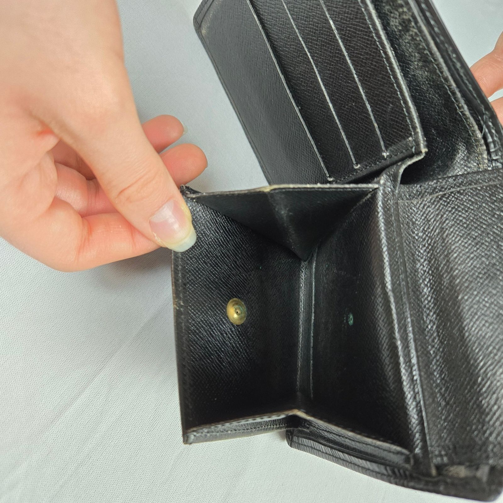 Louis Vuitton Louis Vuitton Black Leather Epi Bifold Wallet Size ONE SIZE - 12 Thumbnail