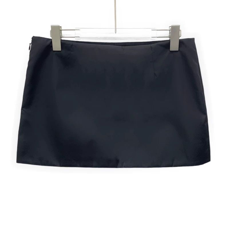 Prada Prada SizeM Black triangle casual skirt short skirt Size 24" / US 00 / IT 34 - 2 Thumbnail