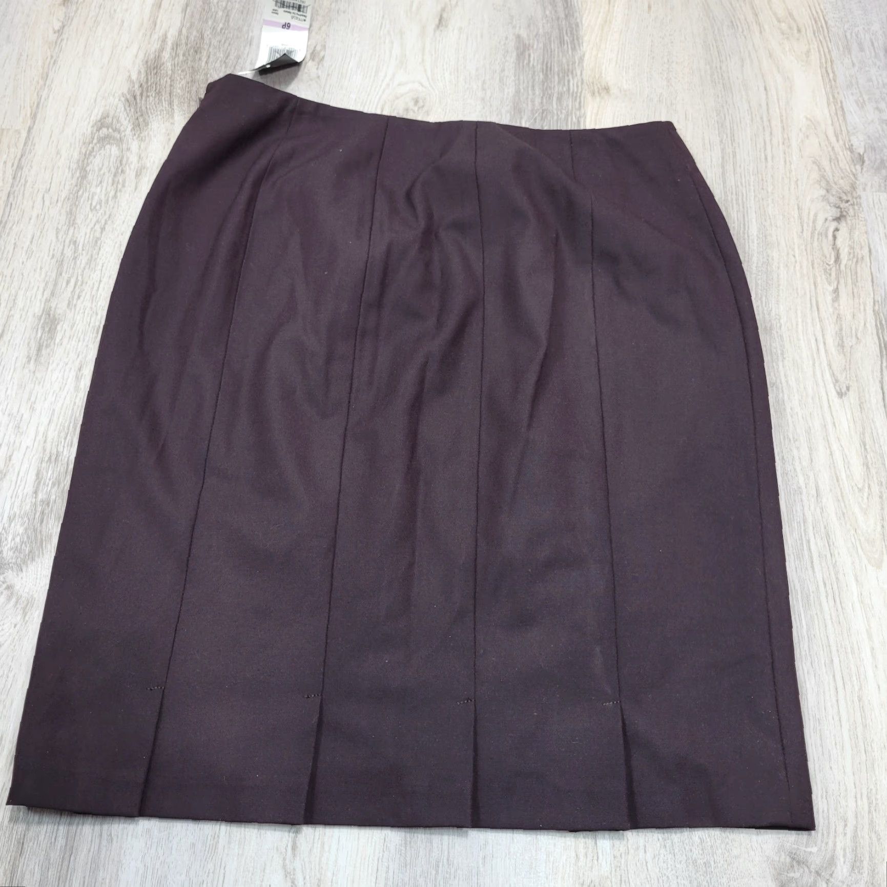 Jones New York Jones New York Collection Petite Burgundy Stretch Mini Skirt Pleated Back Sz 6P Size 28" / US 6 / IT 42 - 4 Thumbnail