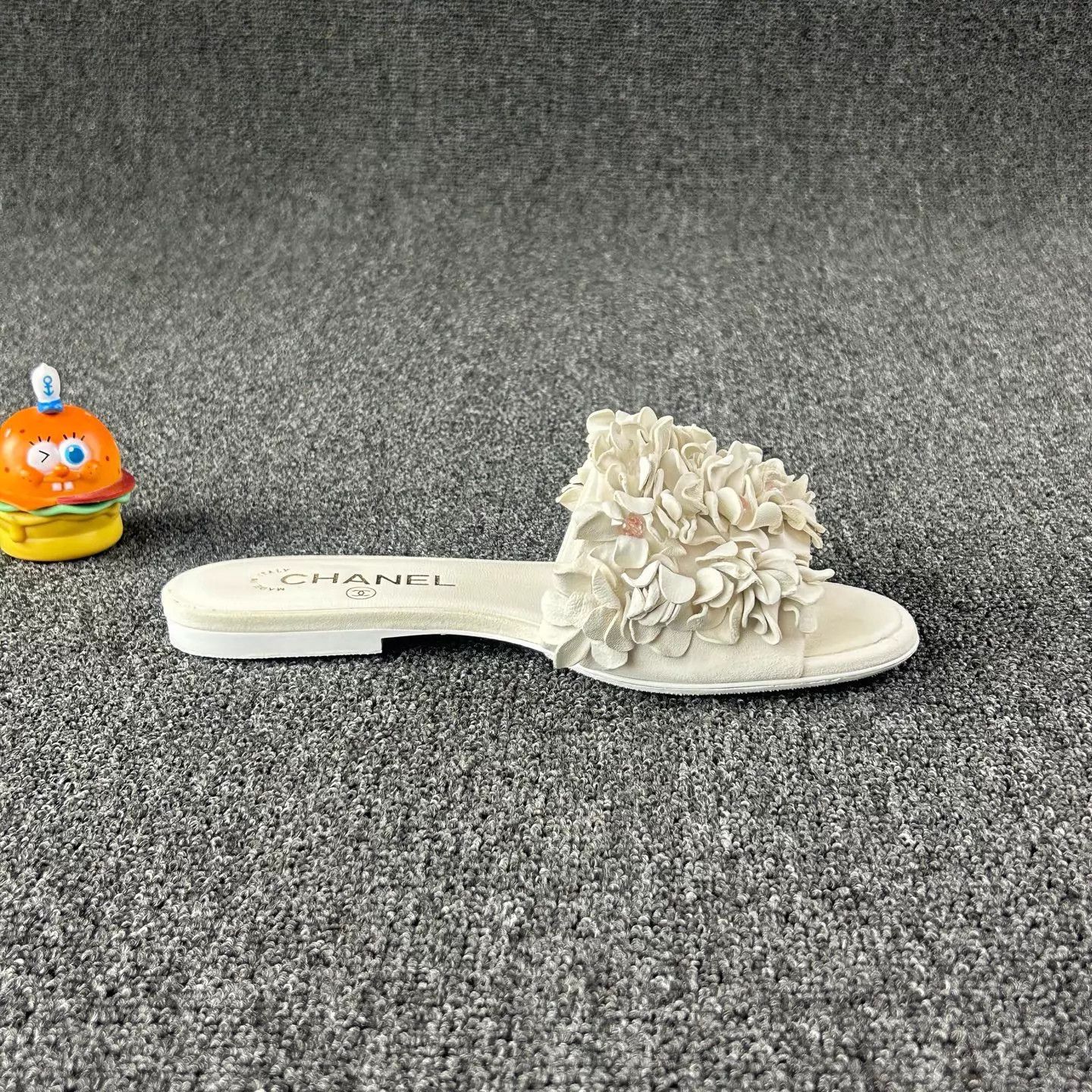 Chanel Chanel 25P Petal Slippers 36 (worn <10, like new) Size US 5.5 / IT 35.5 - 4 Thumbnail