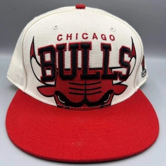 Mitchell & Ness Chicago Bulls Hat Men White Red Embroidered Snap Back Cap Size ONE SIZE - 1 Thumbnail