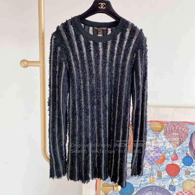 Louis Vuitton Louis Vuitton Black cut-out wool sweater Size US S / EU 44-46 / 1 - 1 Thumbnail