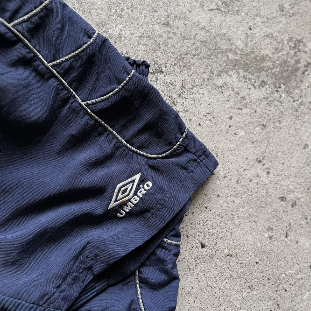 Umbro Umbro Mens Vintage Navy Manchester United Football Shorts Size US 30 / EU 46 - 3 Thumbnail