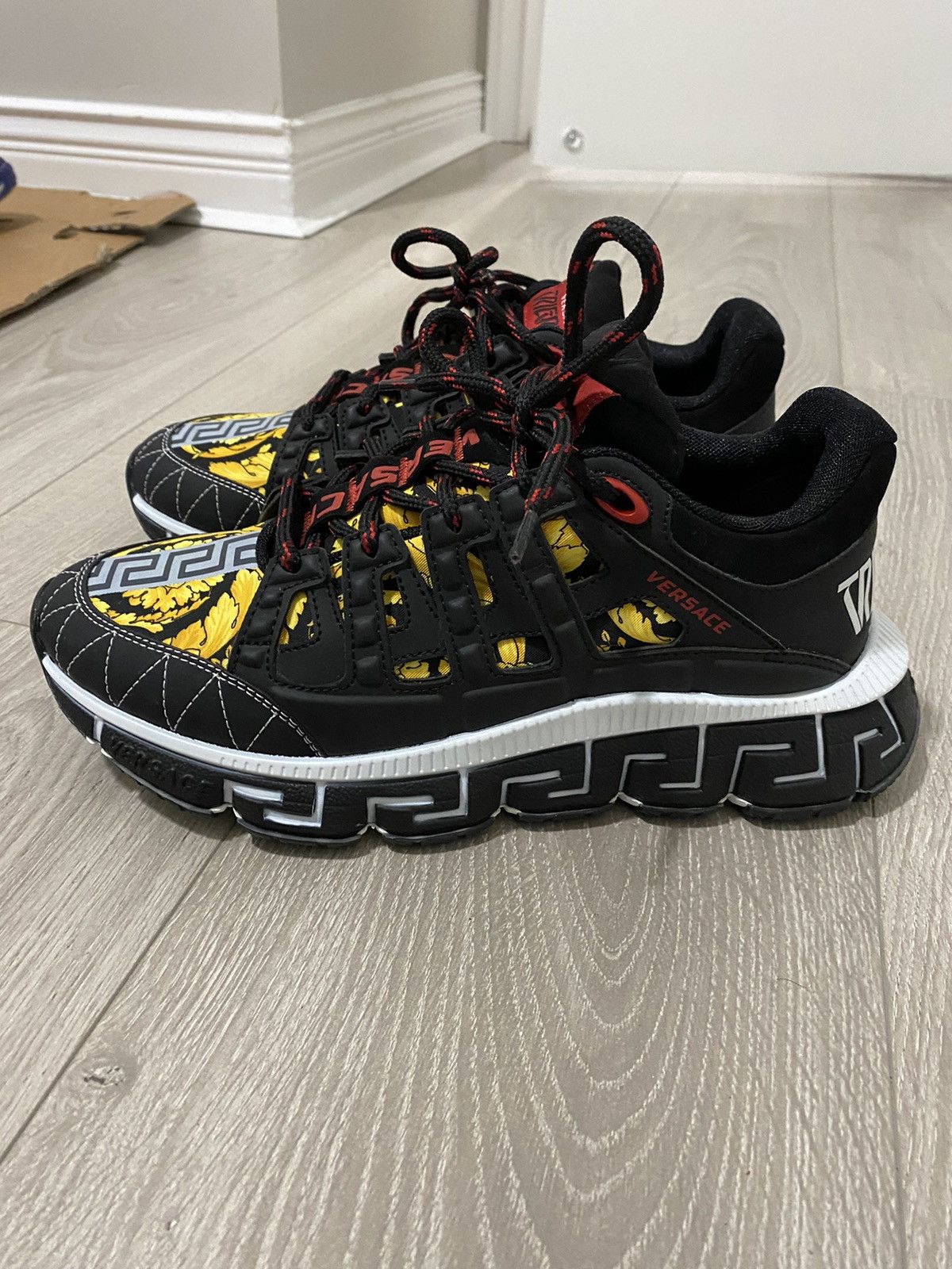 Versace Versace Trigreca Sneakers Black/Gold Size US 9 / EU 42 - 2 Thumbnail