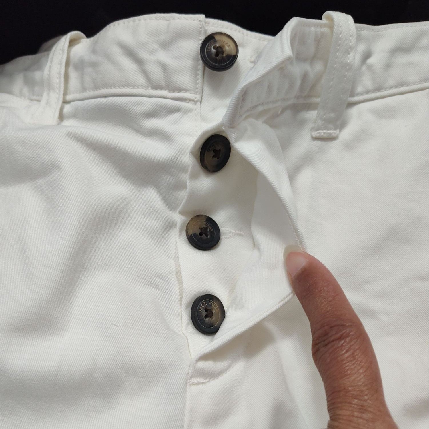 Jack Wills Jack Wills Men Ivory Cotton Chino Shorts Size 34 Bermuda Size US 34 / EU 50 - 4 Thumbnail
