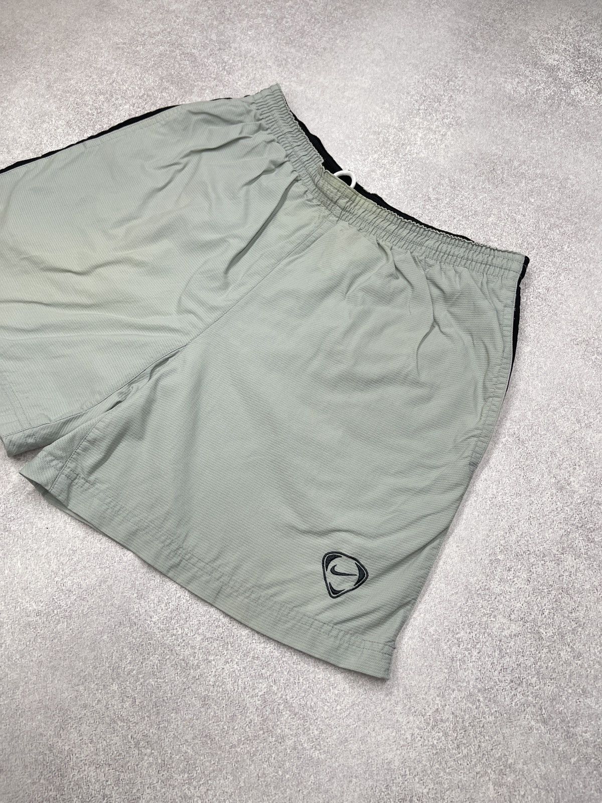 Nike Vintage Nike Football Shorts Grey Drill Y2K ACG TN Size L Size US 34 / EU 50 - 4 Thumbnail