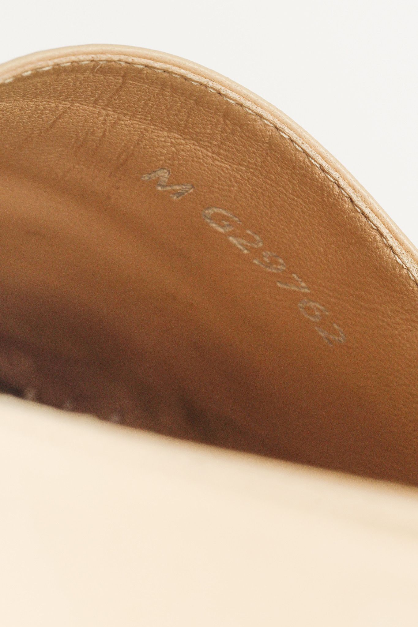 Chanel Chanel Espadrilles in Beige and Black Lambskin Size US 10.5 / IT 40.5 - 11 Thumbnail