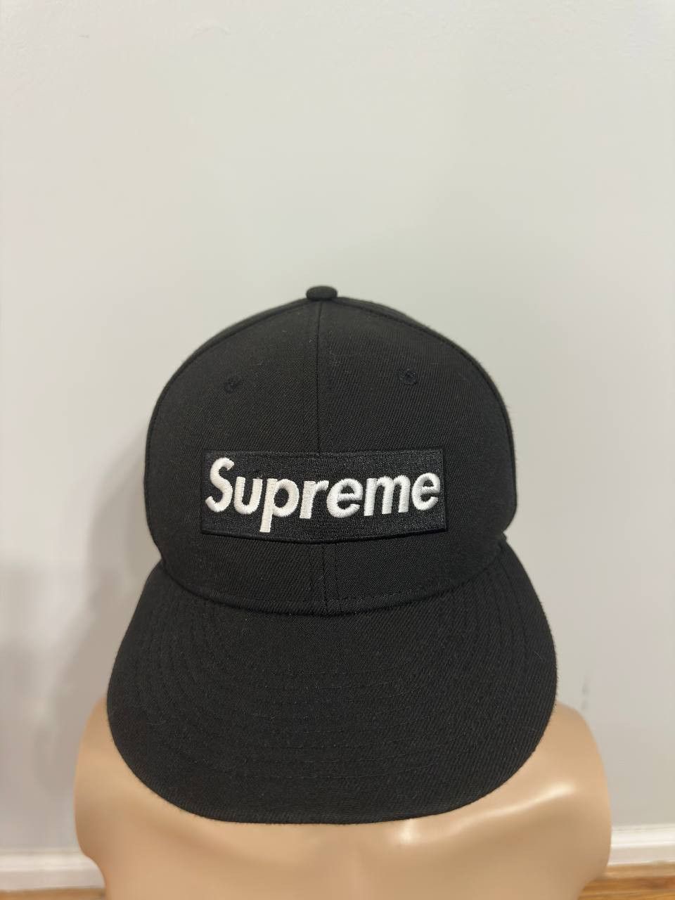 New Era × Supreme Supreme Box Logo World Famous x New Era 59Fifty Earflap Size ONE SIZE - 2 Thumbnail