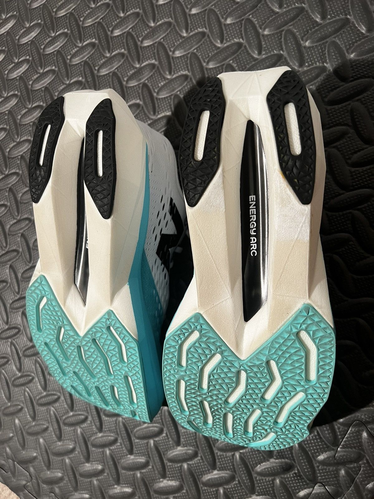 New Balance CLEAN New Balance FuelCell SuperComp Pacer v2 size 6 Womens Size US 6 / IT 36 - 8 Thumbnail