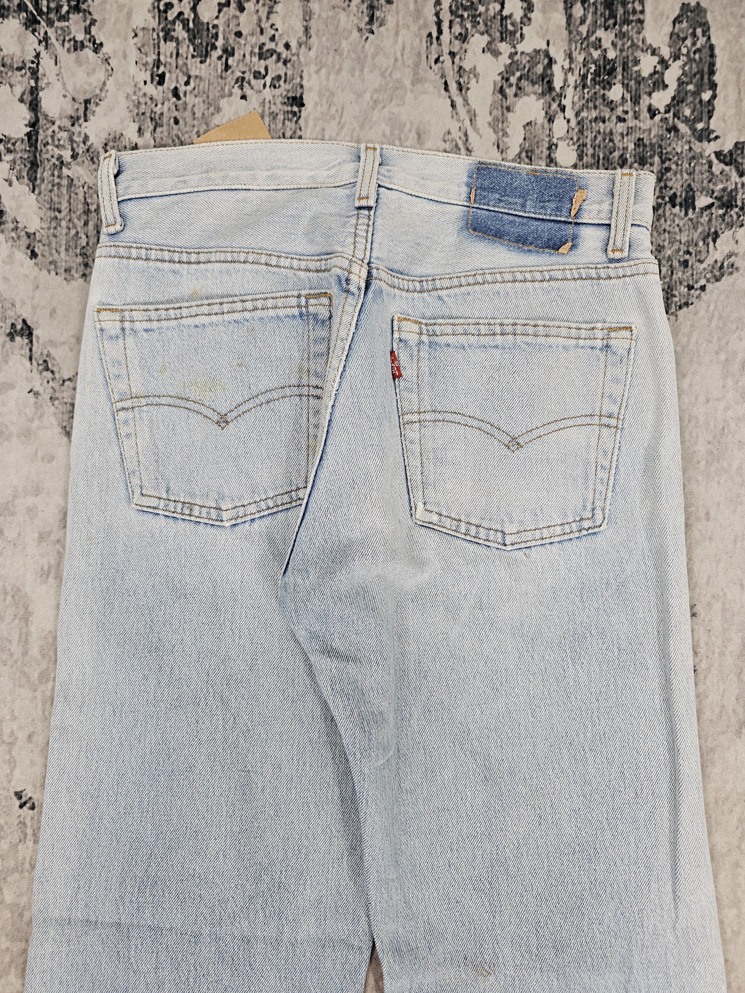 Levi's Vintage Clothing Vtg 90'S LEVIS 501 Light Blue Ripped Jeans Made In USA L0505 Size US 27 - 8 Thumbnail
