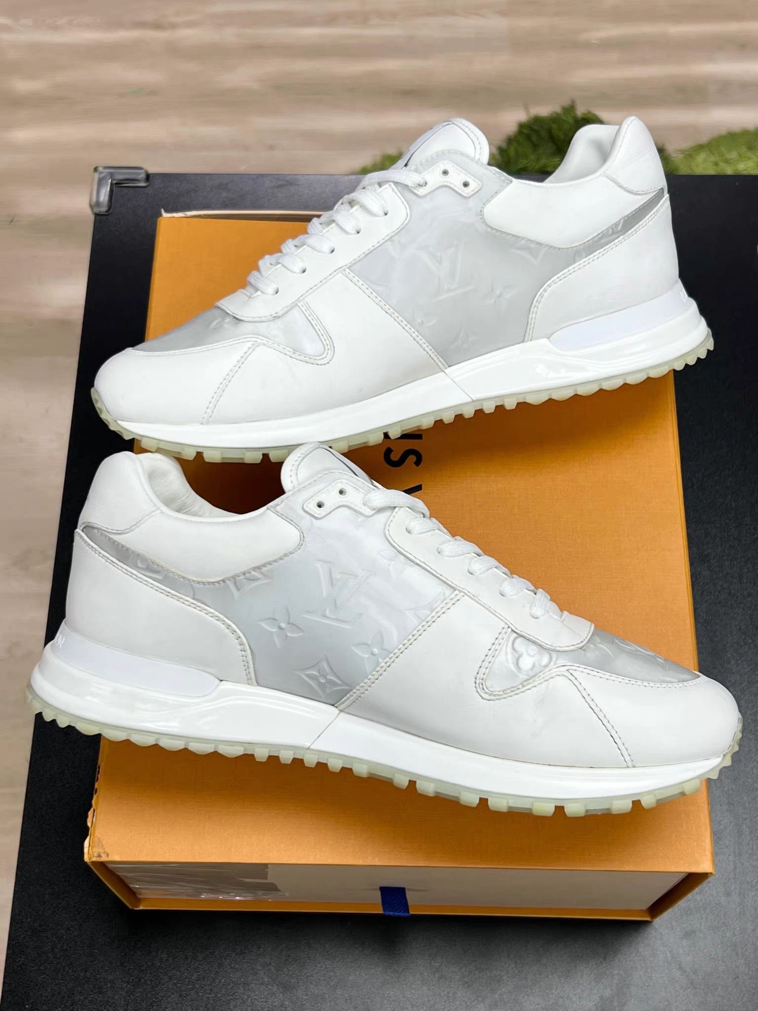 Louis Vuitton Louis Vuitton RUN AWAY Sneaker Grey White K15 Size US 9 / EU 42 - 6 Thumbnail
