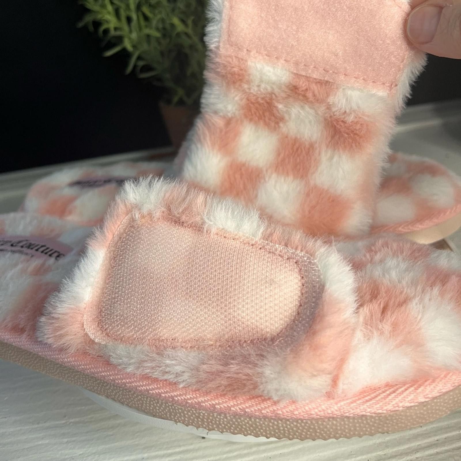 Juicy Couture Jeans Juicy Couture Hero Pink Fuzzy Slippers Slides Sz 6.5-7.5 New Size US 7.5 / IT 37.5 - 6 Thumbnail