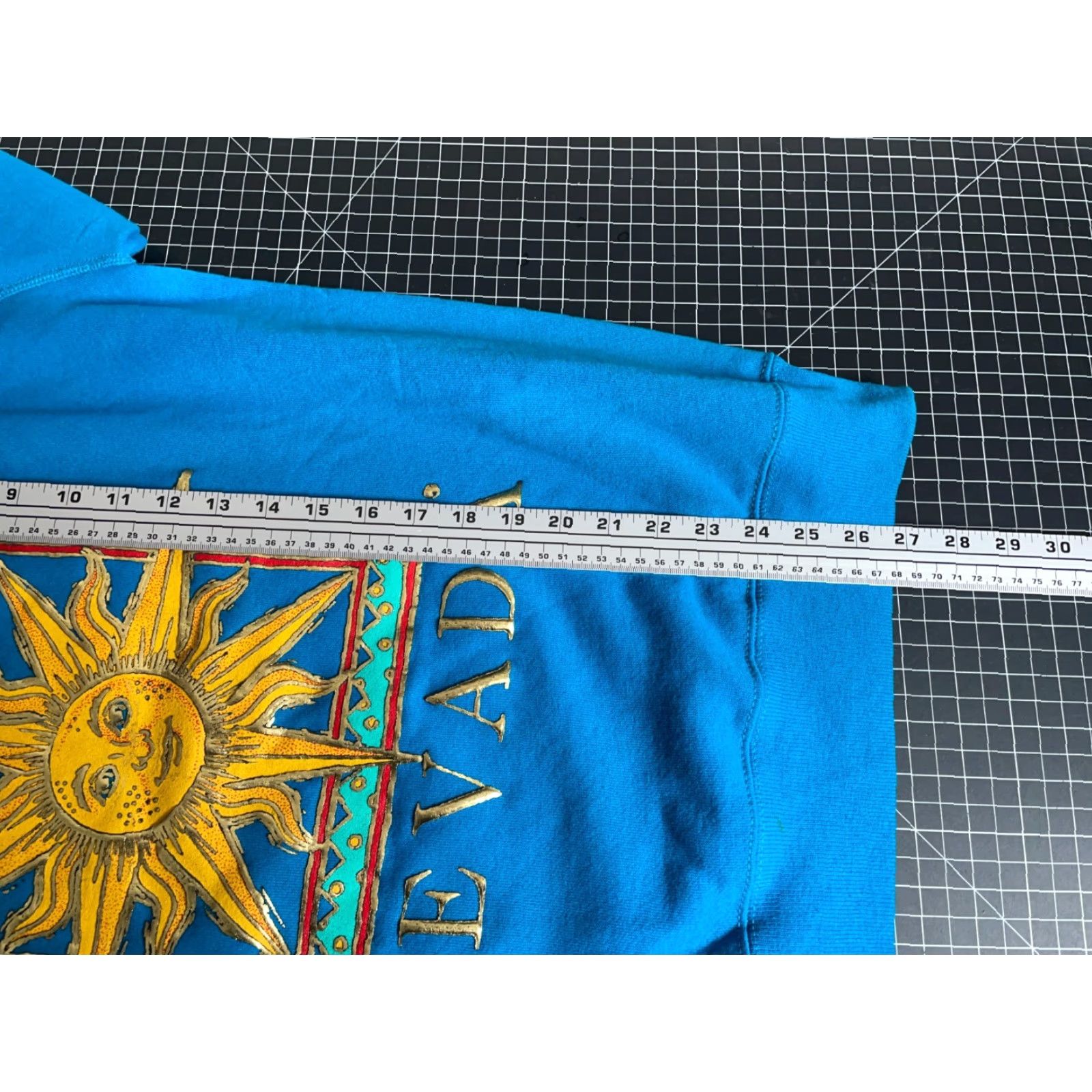 Hanes VINTAGE Hanes Sweatshirt Las Vegas Tribal Sun Blue 50/50 Raglan Sleeve Adult Large Crew Neck Graphic Print 90s City Retro Mens Size US L / EU 52-54 / 3 - 6 Thumbnail