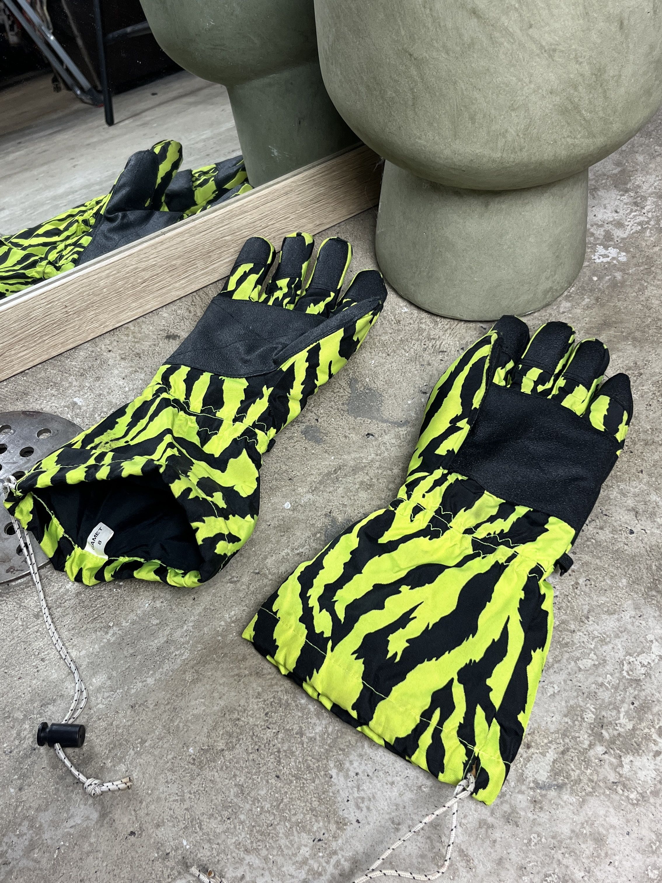 Other NEON ZEBRA PRINT CONVERTIBLE SKI MITTENS - № 4520 Size ONE SIZE - 2 Thumbnail