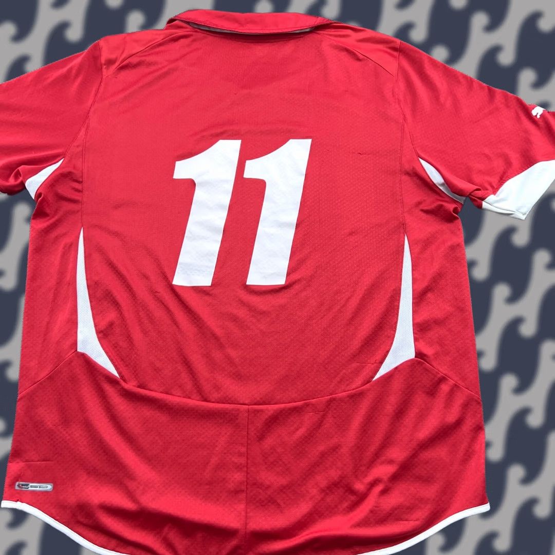 Puma PUMA Shirt Red Switzerland 2010 2011 Home Football Behrami #11 Jersey Mens 2XL Short Sleeve Jersey Shirt Red 2XL Mens Football Sports Jersey Size US XXL / EU 58 / 5 - 1 Thumbnail